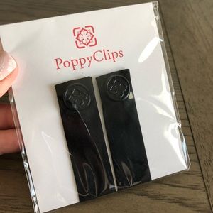 BNIB all black Poppy Clips
